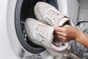 Jak czyścić i prać białe buty? Kompletny poradnik